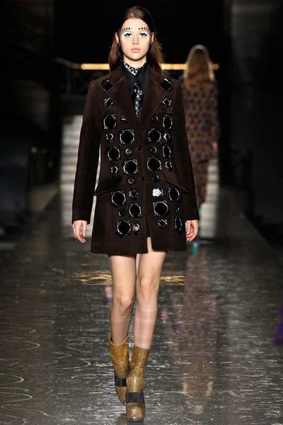 Look 32